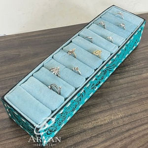 Nouvelle main usiné en cuir véritable anneau affichage bijoux organisateur support anneau support support Western-Style velours doublé étuis de rangement - Product Image 1