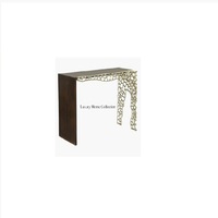 Table d'appoint de luxe en or, design royal, fabrication artisanale, aspect attrayant, design de piédestal décoratif