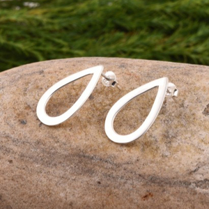 925 Sterling Silver Best Beautiful Stud Earring Cadeau de bijoux faits à la main pour son anniversaire Bijoux en gros PAR CASA DE PLATA. - Product Image 1