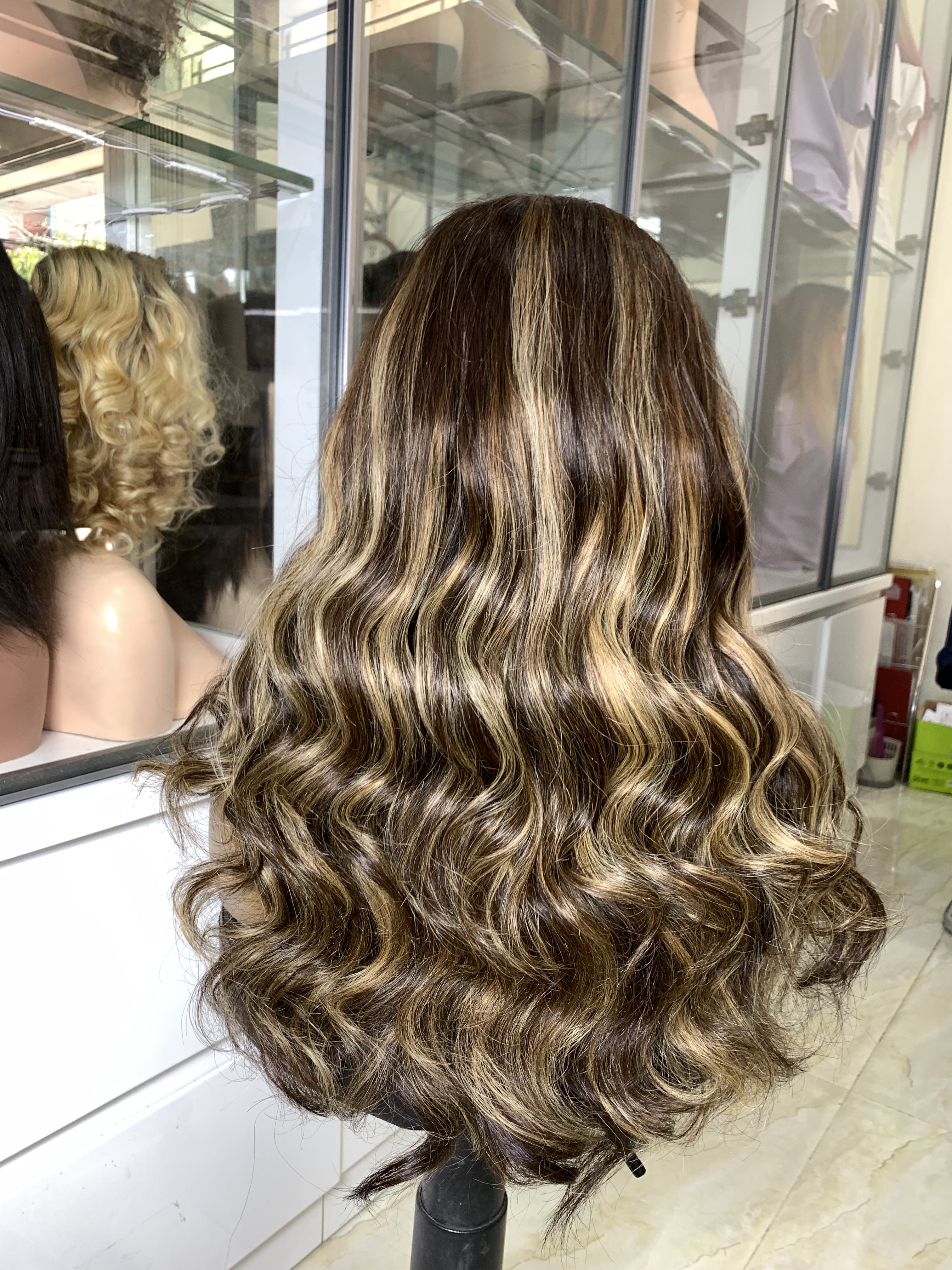 สีบลอนด์แบบไล่เฉดสี