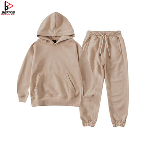 Tenues de sport réfléchissantes personnalisées de haute qualité, ensembles de jogging pour hommes, ensembles de survêtements personnalisés pour hommes et femmes - Product Image 3