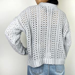 Pull fin d'hiver pour femme sur mesure 2024, tricot respirant, col rond, logo avant et arrière, style haut de gamme - Product Image 5