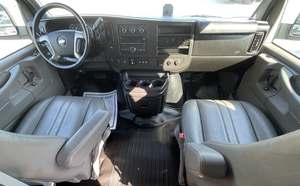 Chevrolet Express Cargo 2500 RWD 2019 Económico con Volante a la Izquierda/Derecha - Product Image 3