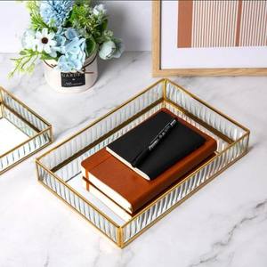 Meuble sous-vasque vintage en laiton et verre de haute qualité pour la décoration de la maison - Product Image 2