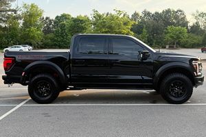 Ford F-150 Raptor 2024, très demandé, V6 biturbo de 450 ch, 4x4, peu modifié - Product Image 2