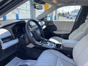 Mitsubishi Outlander SEL 2024 Usado en Excelentes Condiciones - Product Image 3