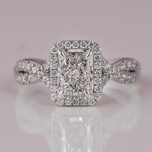 Radiant คัทแลปแหวนหมั้น18KT ฝังเพชรแบบฮาโลสไตล์อินเทรนด์ประดับเพชรแบบไม่ขัดกัน - Product Image 1