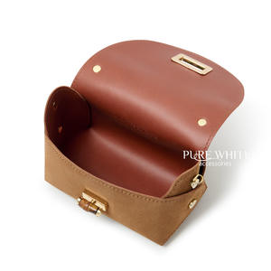 Bolso cruzado mini estructurado de ante italiano premium con cadena dorada y cierre giratorio – Hecho a mano en Italia – PS657 - Product Image 2