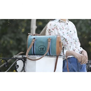 Nouveau véritable fait à la main en cuir de fourrure de vachette sacs à bagages multi-usages unisexe grande taille multi-utilisations sac de voyage cheveux sur cacher fourrure sac polochon - Product Image 2