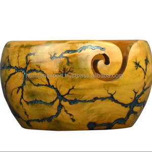 Cuenco de hilo de madera funcional elegante pulido brillante para tejedores y ganchillos de INDIA - Product Image 1