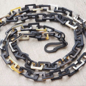 Collier de luxe en corne de buffle fait à la main, bijoux naturels et durables pour femmes, haute qualité - Product Image 1