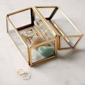 Caja de Anillos de Vidrio con Acabado de Cobre, Forma Hexagonal, Borde Transparente para Empaque de Aretes, Joyas y Bisutería - Product Image 5