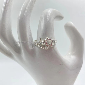 Bague en argent pur 999 artisanale finie à la main avec un éclat lisse et naturel - Product Image 1