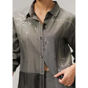 Blusa de Mezclilla Negra para Mujer con Adornos y Botones - Product Image 4