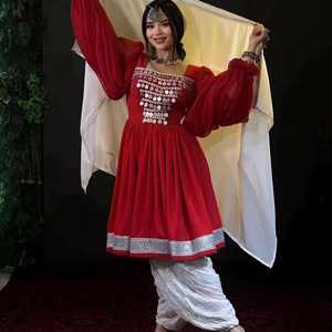 Robe traditionnelle afghane élégante pour femmes avec broderie complexe et motifs de couleurs vives Vêtements afghans - Product Image 4