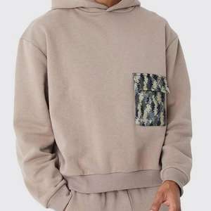 ชุดวอร์มพิมพ์ลายตามสั่งสไตล์ใหม่สำหรับฤดูหนาว ดีไซน์ใหม่ เสื้อฮู้ดและกางเกงจ็อกเกอร์ 2 ชิ้น สำหรับผู้ชาย สไตล์สตรีทแวร์ มีจำหน่ายแล้ว - Product Image 2