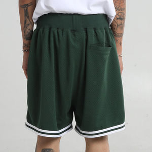 Ensemble de maillot et short de basketball personnalisé par sublimation, respirant, séchage rapide, durable, 100% polyester, antidérapant, léger - Product Image 2