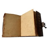 Vente en gros de livre de sorts gothique vintage à couverture rigide diable soleil et lune couverture en cuir gaufré à la main serrure C pour hommes et femmes