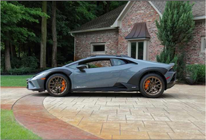 Lambo-rghini Huracan Sterrato d'occasion inspecté 2024 Modèle 602-hp V10 Awd Verde Agave hautement optionné - Product Image 2