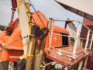 Bote salvavidas cerrado de fibra de vidrio usado a la venta - Product Image 3