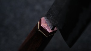 Cuchillo de chef de acero al carbono hecho a mano profesional de alta calidad con cuchillo de cocina con mango de madera rosa. - Product Image 5