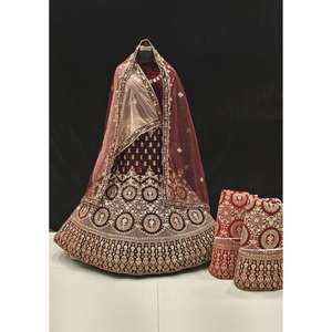 Designer de luxe Velvet Lehenga Choli avec broderie et Double Dupatta Elegant Party Wear de Wholesale - Product Image 4