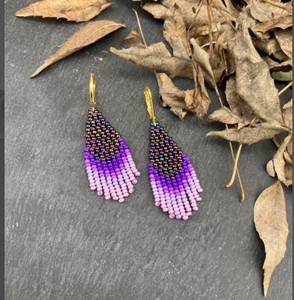 Pendientes de Flecos con Cuentas Pequeñas de Alta Calidad, Pendientes Boho con Cuentas y Plumas - Product Image 1