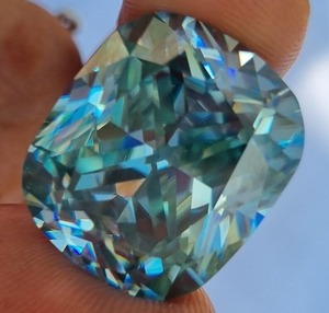 Coussin bleu forme Moissanite diamant VVS clarté excellente coupe faisant pour Moissanite diamant bijoux et bijoux personnalisés - Product Image 1