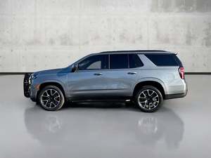 Chevrolet Tahoe RST 2022, SUV de luxe de grande taille, transmission intégrale, haute performance, moteur V8 biturbo, premium, 3 rangées de sièges, utilitaire sport - Product Image 3