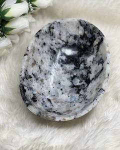 Vente en gros de bol en cristal de pierre de lune arc-en-ciel naturel fait à la main poli sculpté bol en pierre de méditation énergie de guérison - Product Image 3