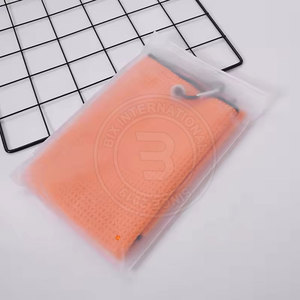 Toalla de golf profesional de microfibra de alta absorción con mosquetón resistente para limpieza de palos - Product Image 5