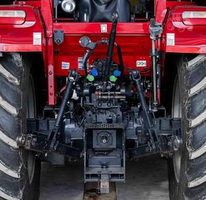 2017 CASE IH FARMALL 100C - Product Image 4