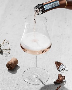 Juego de Copas de Vino TQC Hechas a Mano, de Lujo, con Base Plana de Vidrio, Borde Dorado, Transparentes, Inclinadas y Creativas, con Capacidad de 201-300 ml, para Bodas - Product Image 1