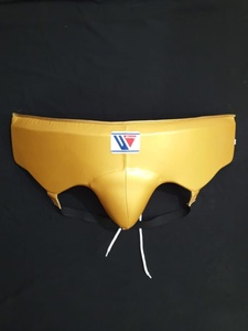 Ensemble de boxe de haute qualité, gagnant un prix d'or, en cuir, logo personnalisé, gants de boxe en cuir, protège-aine et protège-tête, équipement de protection de boxe - Product Image 4