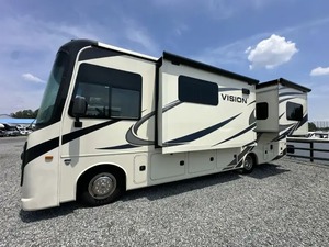 Autocaravana E-N-T-E-G-R-A RV C-O-A-C-H VISION 27A modelo 2022, USADA EN BUEN ESTADO, lista para la venta. - Product Image 6