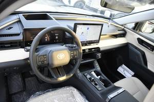 Toyota RAV4 2.5 HEV Limited 2026 Usata, Pronta per l'Esportazione - Product Image 2