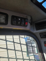 Chargeuse compacte sur pneus CAT 236D, moteur DIT (turbo) 74 ch, faible nombre d'heures (722), poids opérationnel de 6559 lb