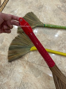 Balai traditionnel en fibres de noix de coco dures avec long manche en bois, balai écologique pour balayage humide en extérieur, qualité supérieure, Vietnam - Product Image 4