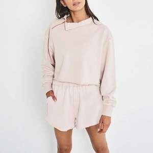 Livraison gratuite en stock femmes motard ensembles courts ensemble 2 pièces vêtements sweat à capuche zippé femmes hauts courts ensemble deux pièces vêtements - Product Image 4