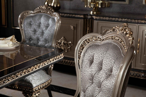 Chaise de salle à manger élégante finition or champagne, dossier haut, design royal avec sculptures florales complexes et tissu à motifs - Product Image 5