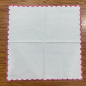 Serviettes en coton blanc 18x18 pouces avec broderie de pétoncles roses pour les mariages, les fêtes, les événements, la décoration intérieure - Product Image 5