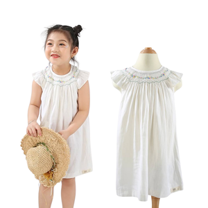 ชุดเดรสเด็กผู้หญิงสีขาวผ้ากำมะหยี่ปักลายดอกไม้ คอเสื้อปักลายกลีบดอกไม้ ทรงตรงยาวระดับเข่า ลายการ์ตูนน่ารัก สไตล์ฤดูร้อน - Product Image 3