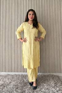 Conjunto de Kurti y Plazo Modal con Bordado 3D de Hilo de Ancla, Estilo Chikankari de Lucknow, Natural, Recto, Veraniego |   Ropa Étnica para Mujer - Product Image 4