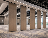Solución de Interiores Comerciales con Sistema de Pared Acústica Operable para Proyectos de Gestión Flexible de Espacios en Edificios