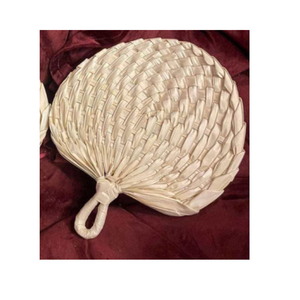 Ventilador de mano ecológico hecho de bambú y hojas de palma, perfecto para bodas - Product Image 1