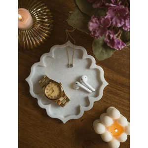 Mughal Luxury Metal Tray Rectángulo Decorativo Latón y Aluminio Bandeja para servir Arte artesanal con tema navideño - Product Image 4