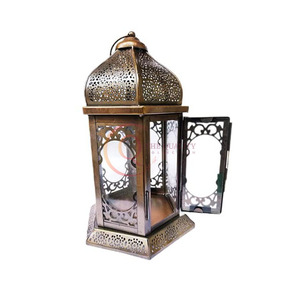 Linterna hexagonal elegante con diseño intrincado de acabado antiguo para iluminación ambiental y encanto decorativo hecho de metal duradero - Product Image 5