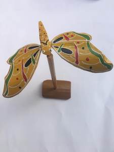 Libellule en bambou équilibré fait à la main, libellule en bambou multicolore pour enfants avec un Design personnalisé - Product Image 3