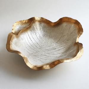 Juego de cuencos DynastyTray, cuenco artesanal de latón martillado, servicio de lujo hecho a mano para un comedor elegante y un encanto atemporal de mesa - Product Image 1