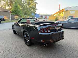 รถฟอร์ด มัสแตง แคบริโอ ปี 2013 มือสอง เครื่องยนต์ 5.0 V8 รุ่น GT ไฟ LED ระบบนำทาง ภายในหุ้มหนัง เกียร์อัตโนมัติ รับประกัน 8 สูบ เบนซิน 5 ที่นั่ง เกียร์อัตโนมัติ - Product Image 5